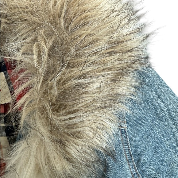 Pilcro by Anthropologie  Cropped Denim Jacket w/Removable Faux Fur Collar Small - Picture 5 of 5